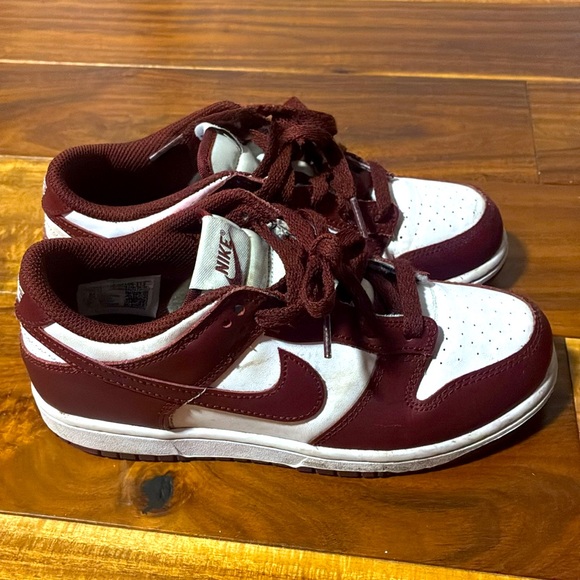 Nike Kids' Burgundy and White Sneakers✨ - Picture 6 of 10